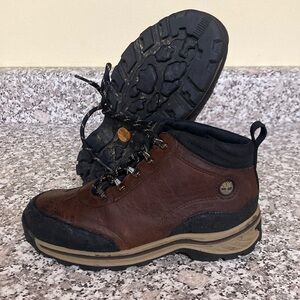 Timberland 4 inch hiking Boots / Size 2 Little boy unisex / water+puncture proof